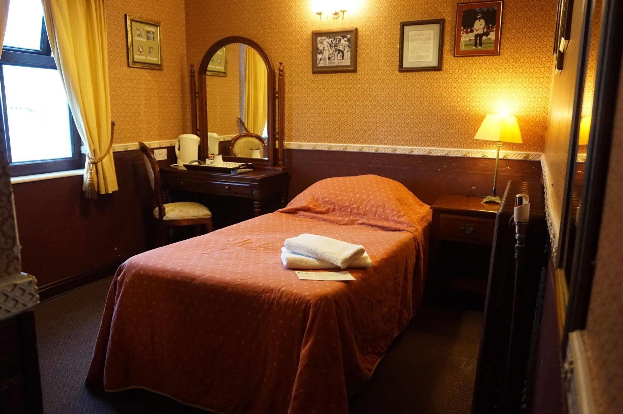 The Butlers Hotel Лидс Экстерьер фото
