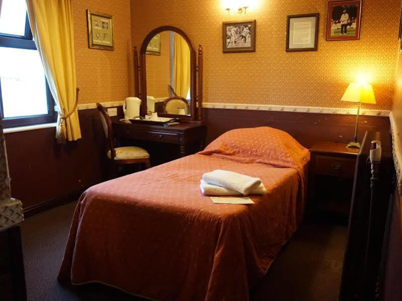 The Butlers Hotel Лидс Экстерьер фото